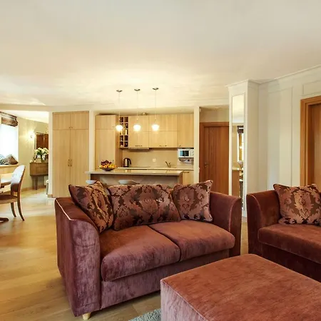Luxury, Comfort & Quiet Place Next To Cathedral Апартаменты *
