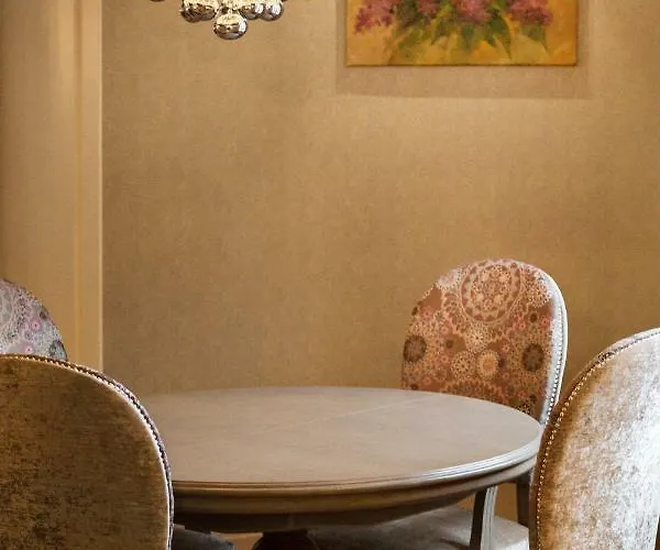 Luxury, Comfort & Quiet Place Next To Cathedral *